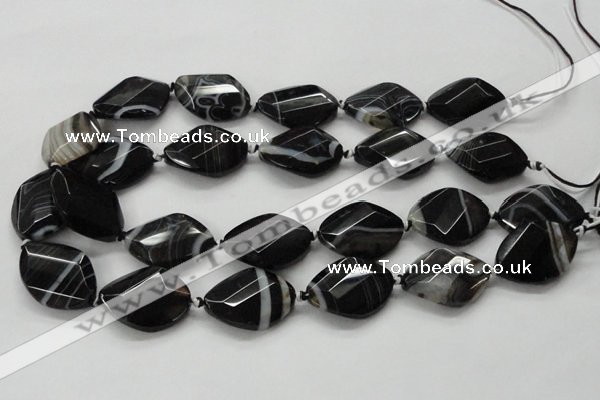 CAA286 22*30mm twisted & faceted oval black line agate beads