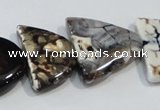 CNG2527 15.5 inches 15*20mm - 20*25mm triangle agate beads