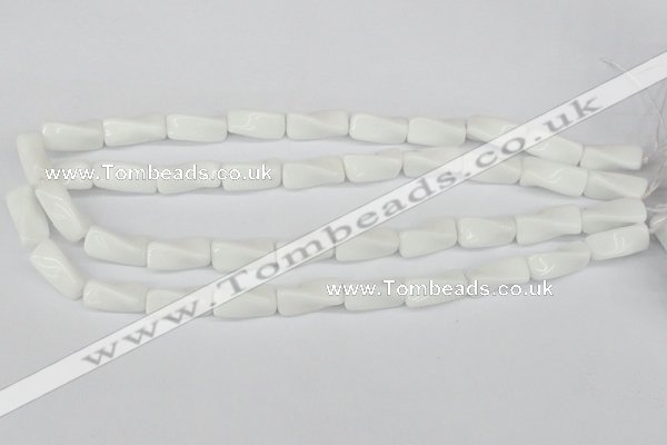 CTW127 15.5 inches 9*20mm twisted trihedron white agate beads
